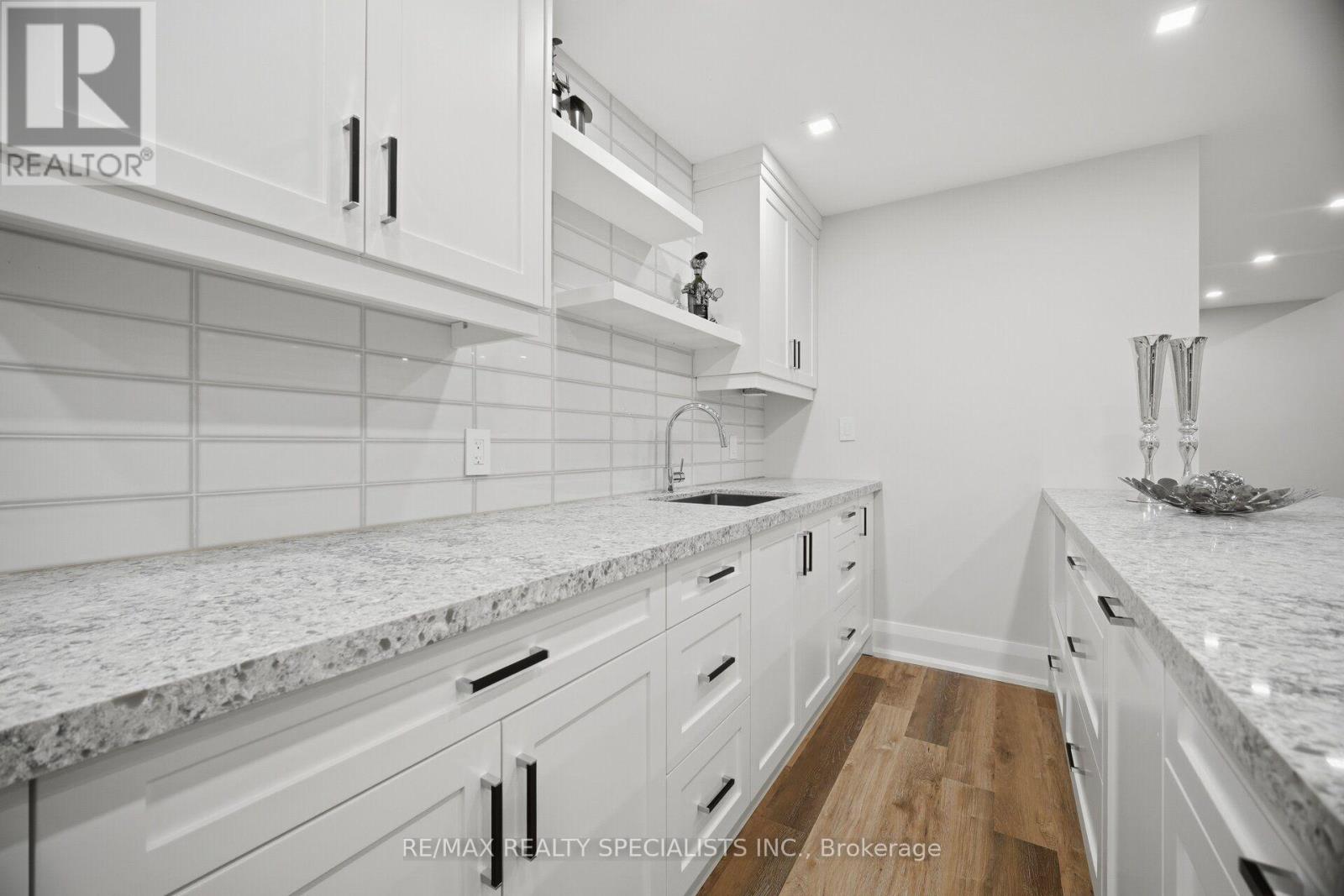 2107 Lakeshore Road W, Oakville, Ontario  L6L 1G6 - Photo 39 - W14117700