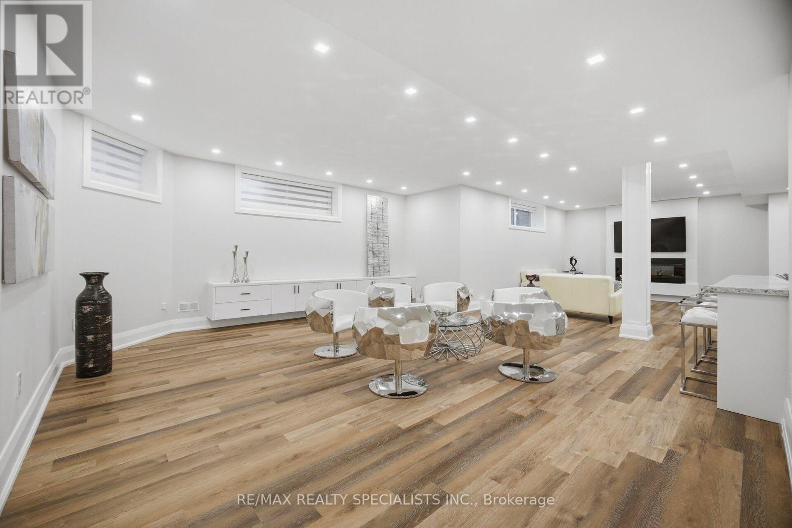 2107 Lakeshore Road W, Oakville, Ontario  L6L 1G6 - Photo 40 - W14117700