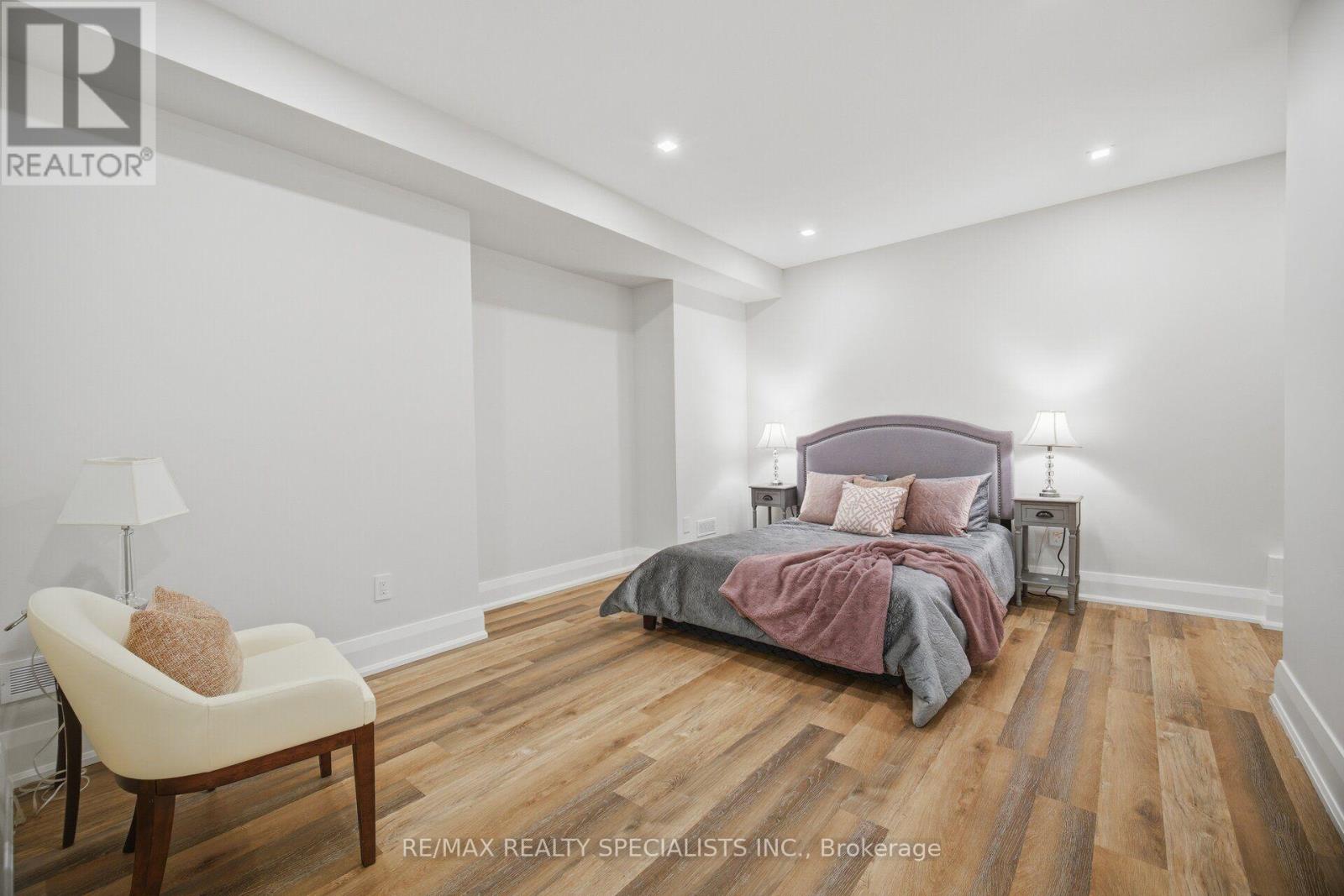 2107 Lakeshore Road W, Oakville, Ontario  L6L 1G6 - Photo 41 - W14117700