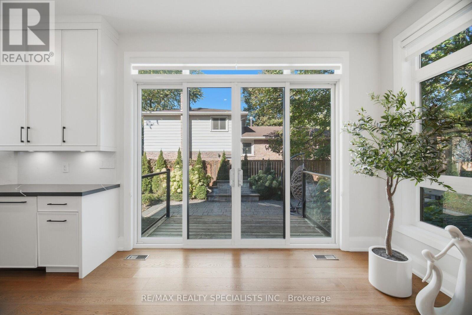 2107 Lakeshore Road W, Oakville, Ontario  L6L 1G6 - Photo 45 - W14117700