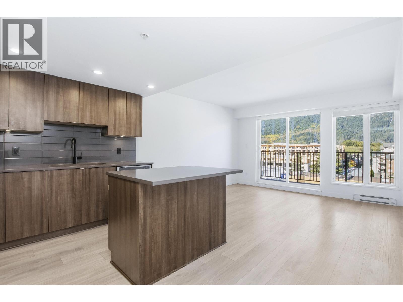 509 1365 PEMBERTON AVENUE, Squamish, British Columbia