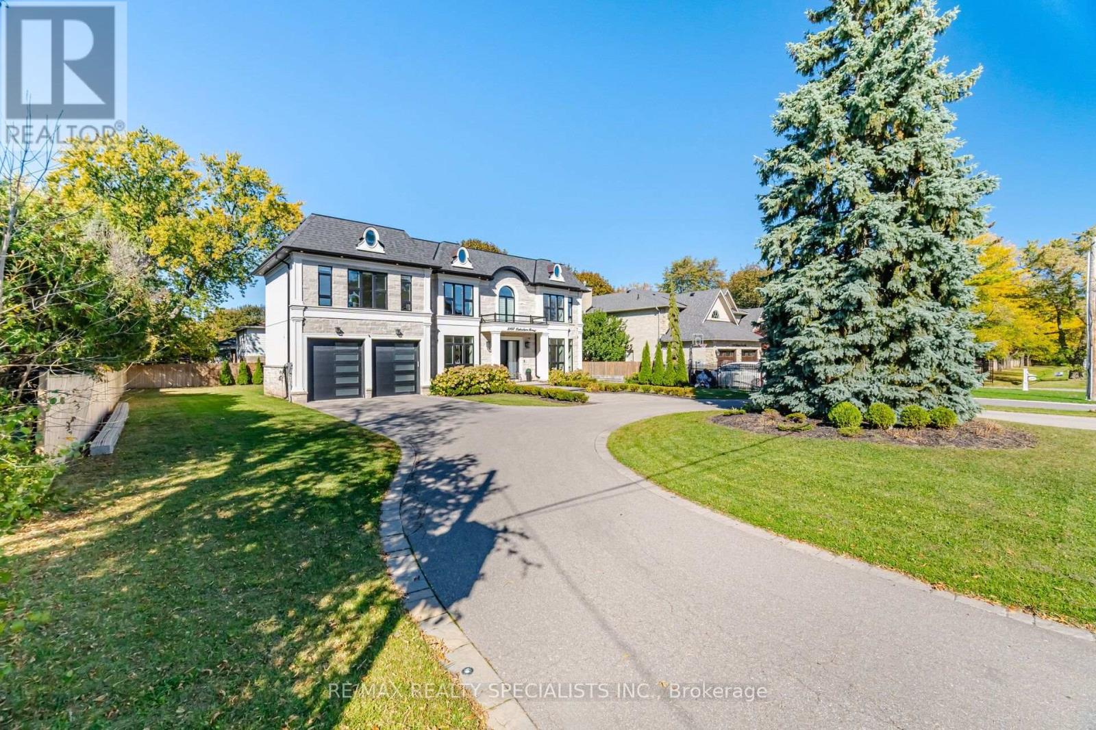 2107 Lakeshore Road W, Oakville, Ontario  L6L 1G6 - Photo 3 - W14117700