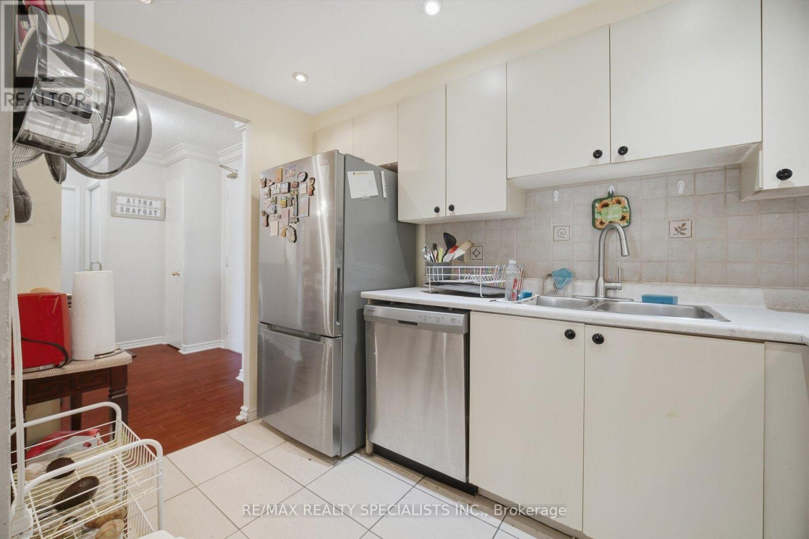 813 - 145 Hillcrest Avenue, Mississauga, Ontario  L5B 3Z1 - Photo 9 - W14116412