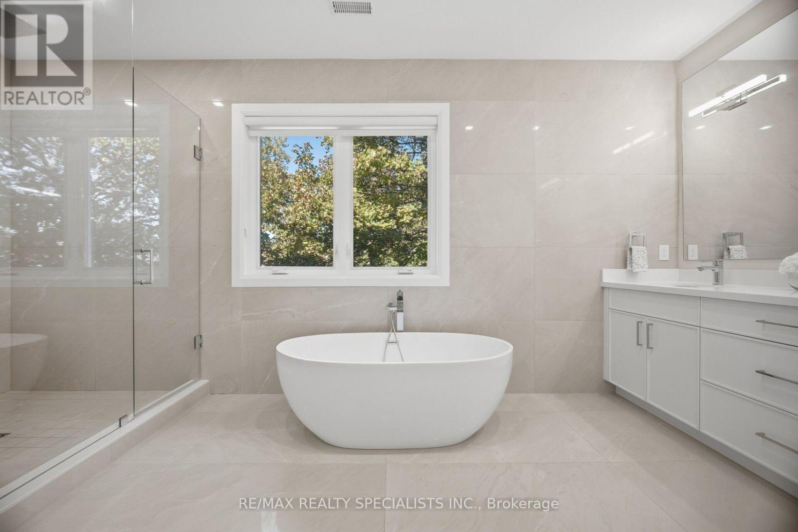 2107 Lakeshore Road W, Oakville, Ontario  L6L 1G6 - Photo 26 - W14117700