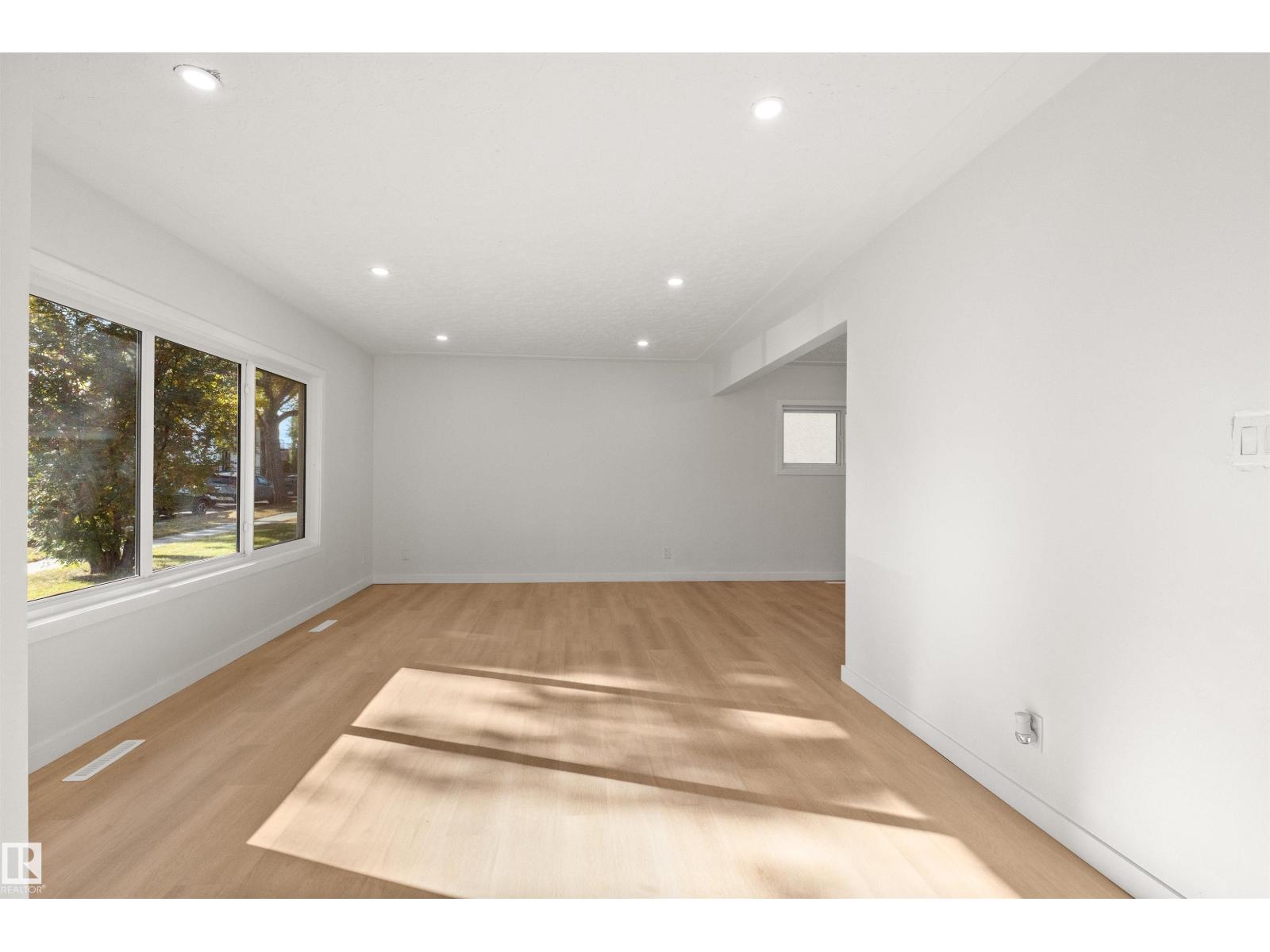 10428 64 Av Nw Nw, Edmonton, Alberta  T6H 1S7 - Photo 4 - E4512952
