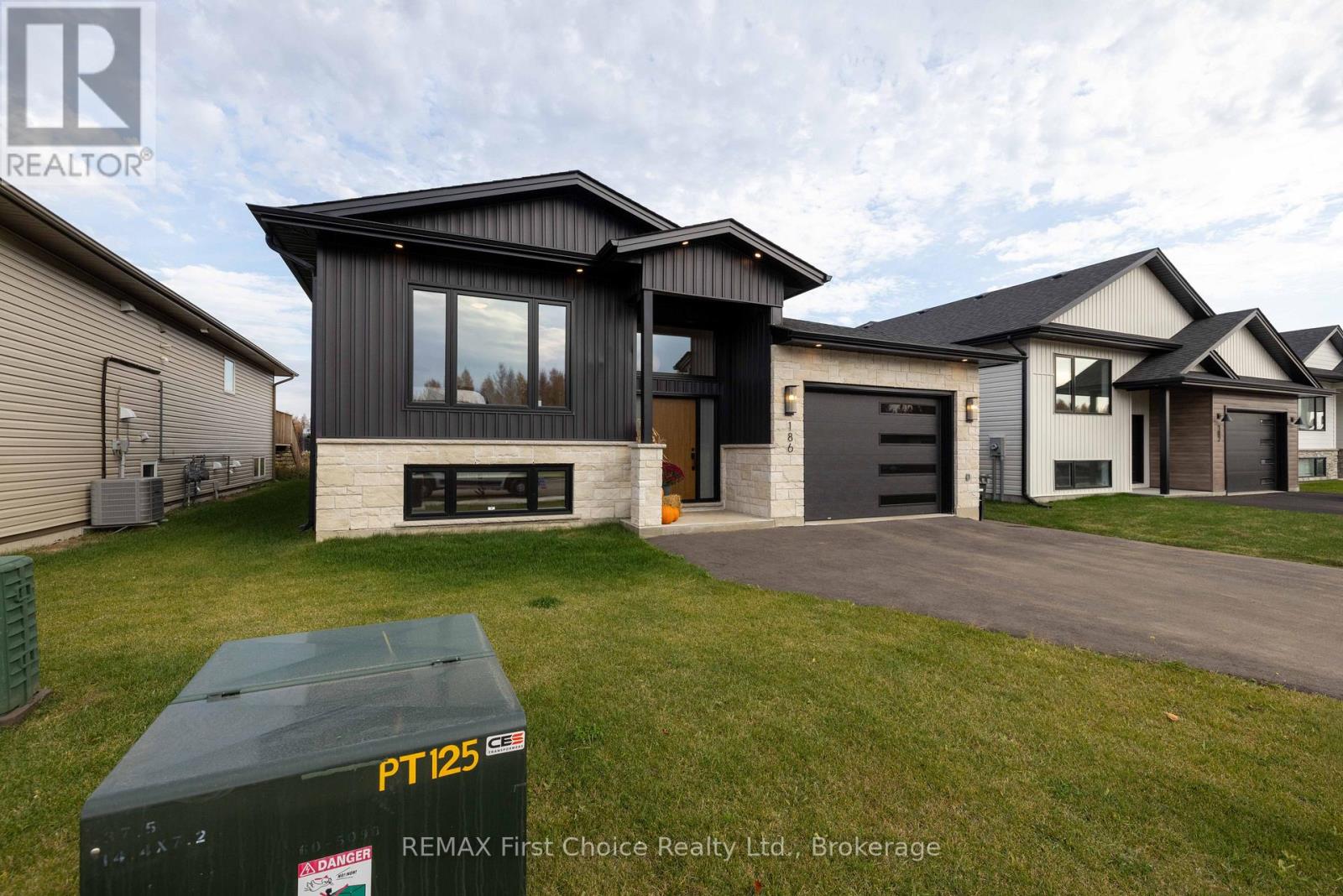 186 Bruin Crescent, Thunder Bay, Ontario  P7C 0C4 - Photo 2 - X14117778