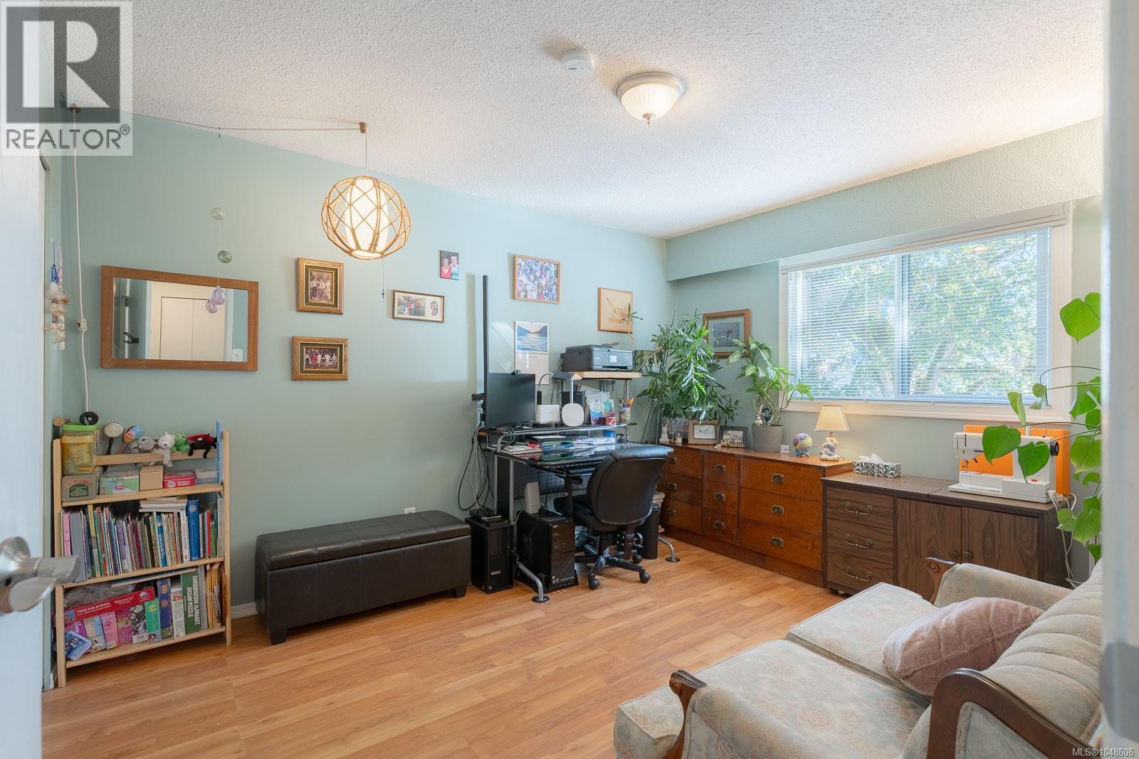 1855 Sandra Pl