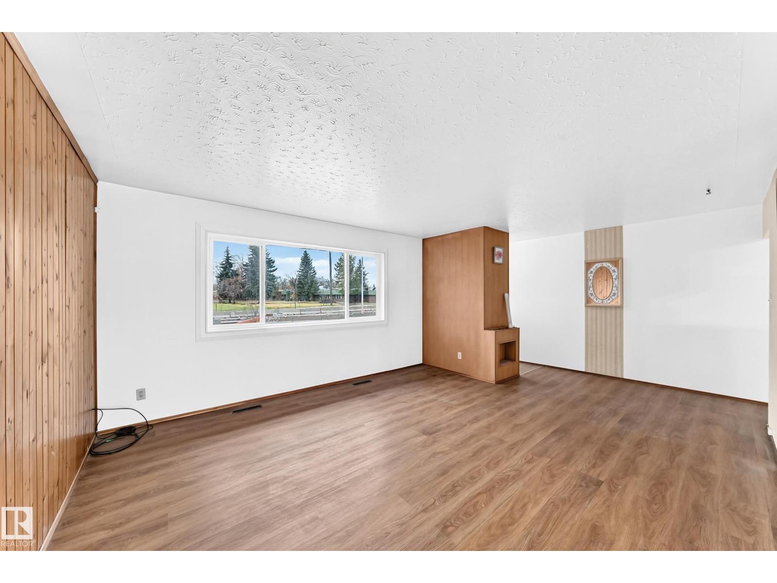 16006 87 AV NW