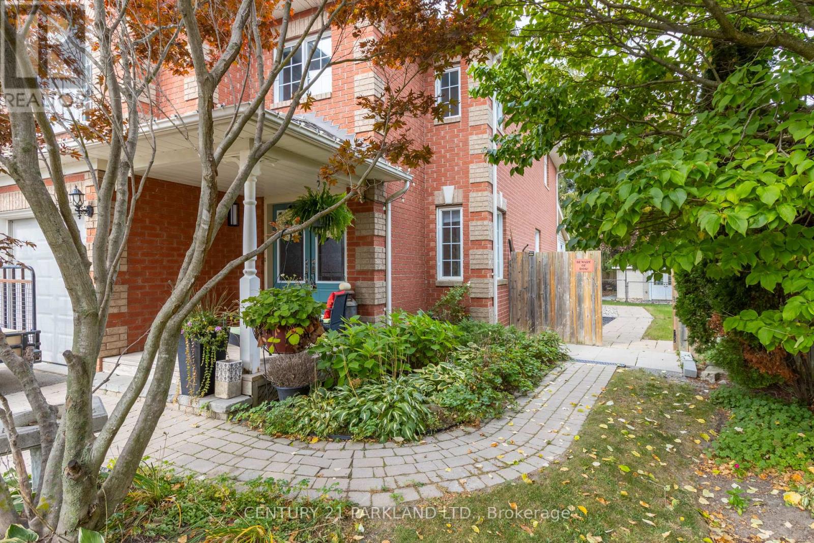18 Napier Court, Whitby, Ontario  L1M 1H1 - Photo 2 - E14117886