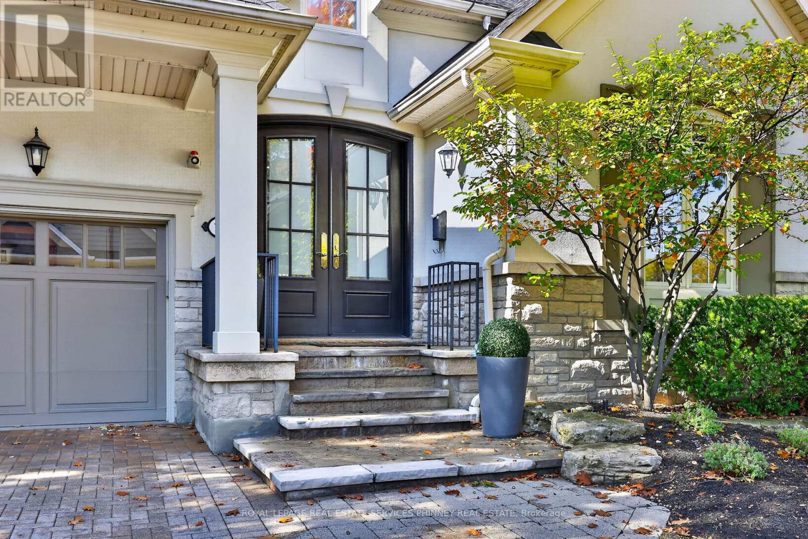 713 Hidden Grove Lane, Mississauga, Ontario  L5H 4L2 - Photo 2 - W14033928