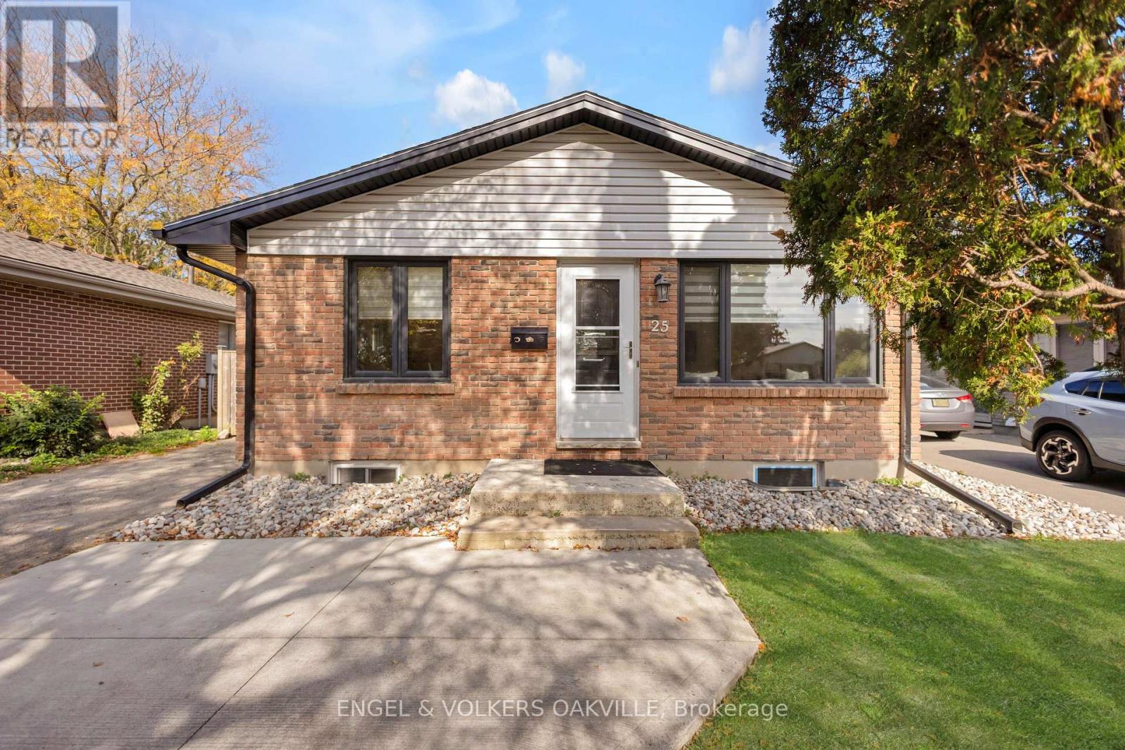 25 Hines Crescent, London South, Ontario  N6C 3A2 - Photo 1 - X14117742