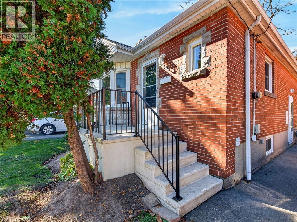 304 East 19th Street, Hamilton, Ontario  L9A 4S7 - Photo 3 - 40873703