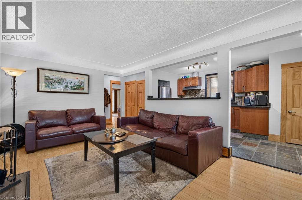 304 East 19th Street, Hamilton, Ontario  L9A 4S7 - Photo 9 - 40873703