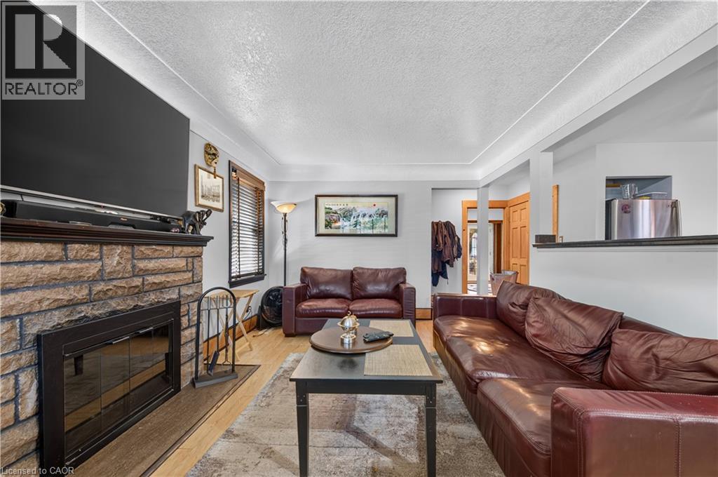 304 East 19th Street, Hamilton, Ontario  L9A 4S7 - Photo 8 - 40873703