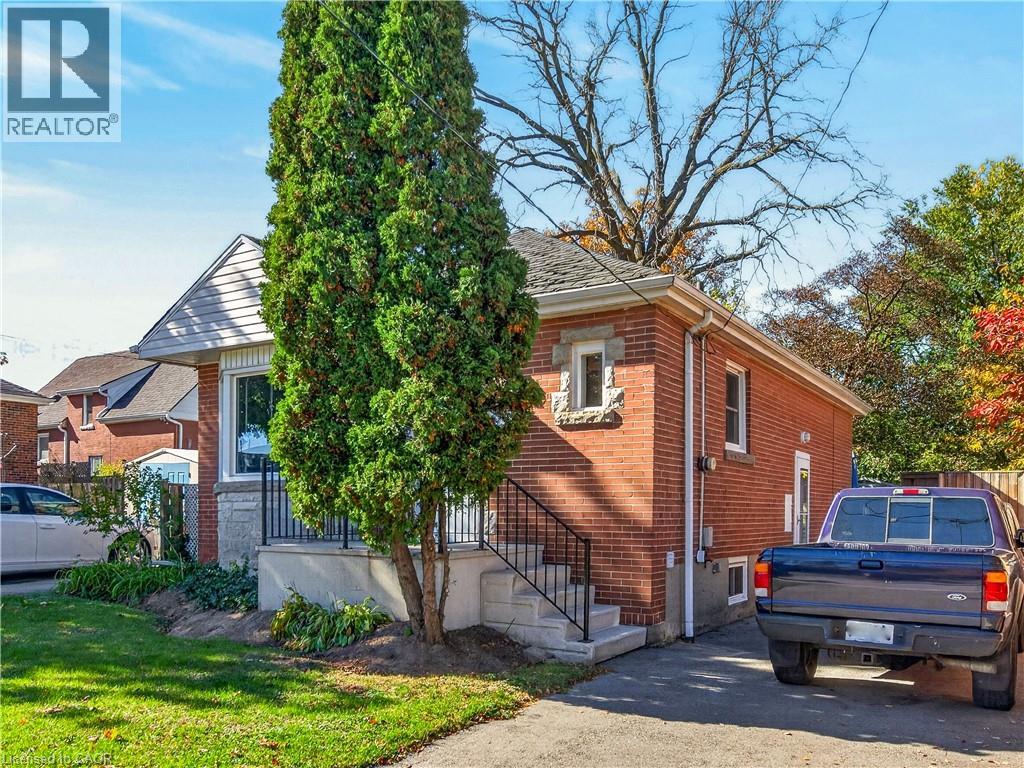 304 East 19th Street, Hamilton, Ontario  L9A 4S7 - Photo 2 - 40873703