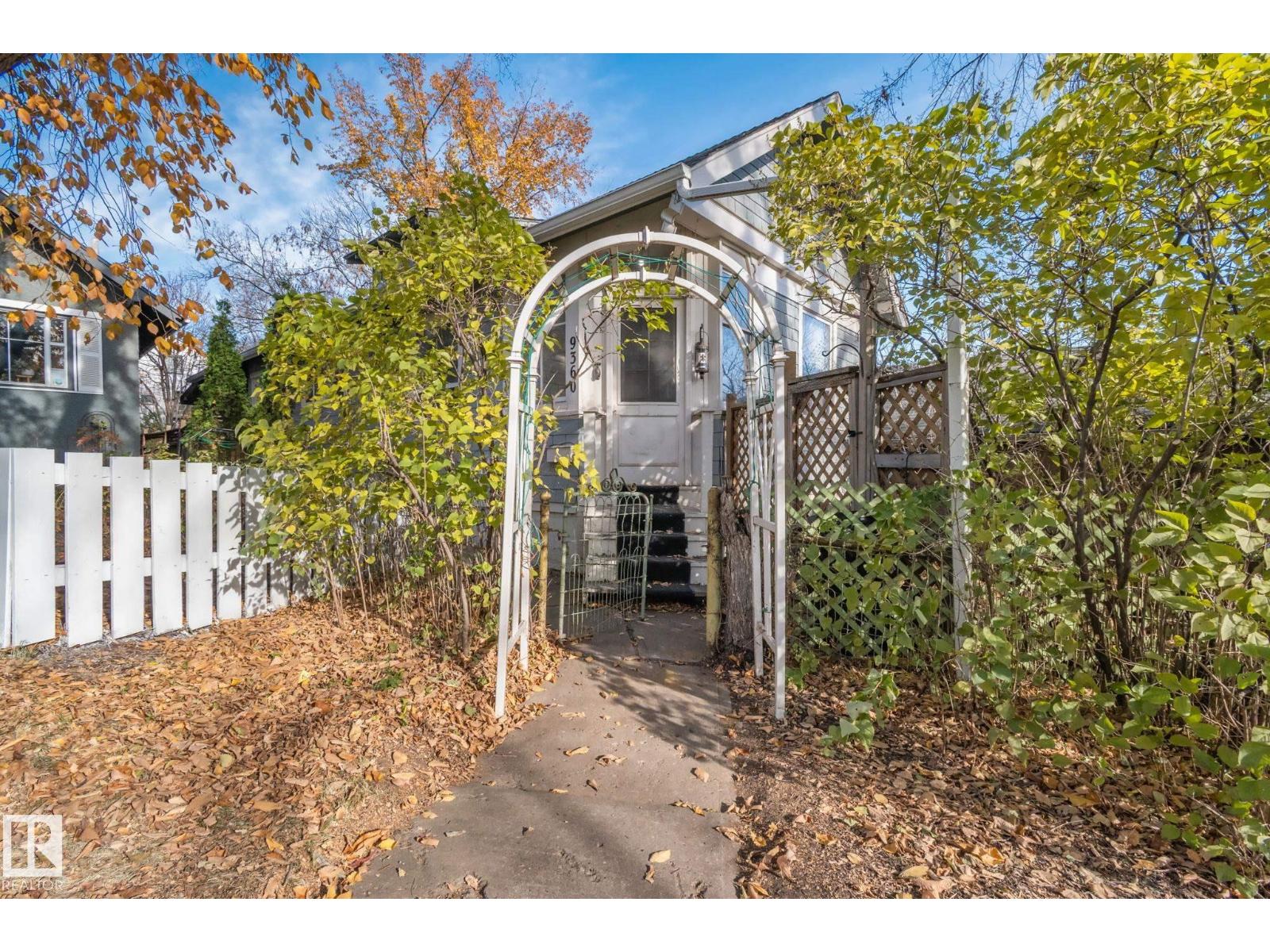9360 Cameron Av NW, Edmonton, Alberta  T5H 3R6 - Photo 2 - E4514319