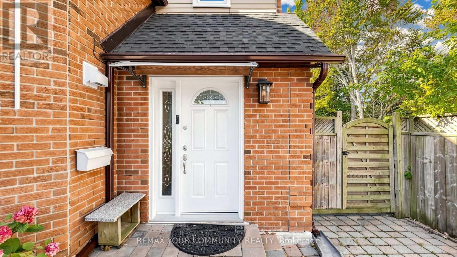76 Deanscroft Square, Toronto, Ontario  M1E 4W9 - Photo 5 - E14117804