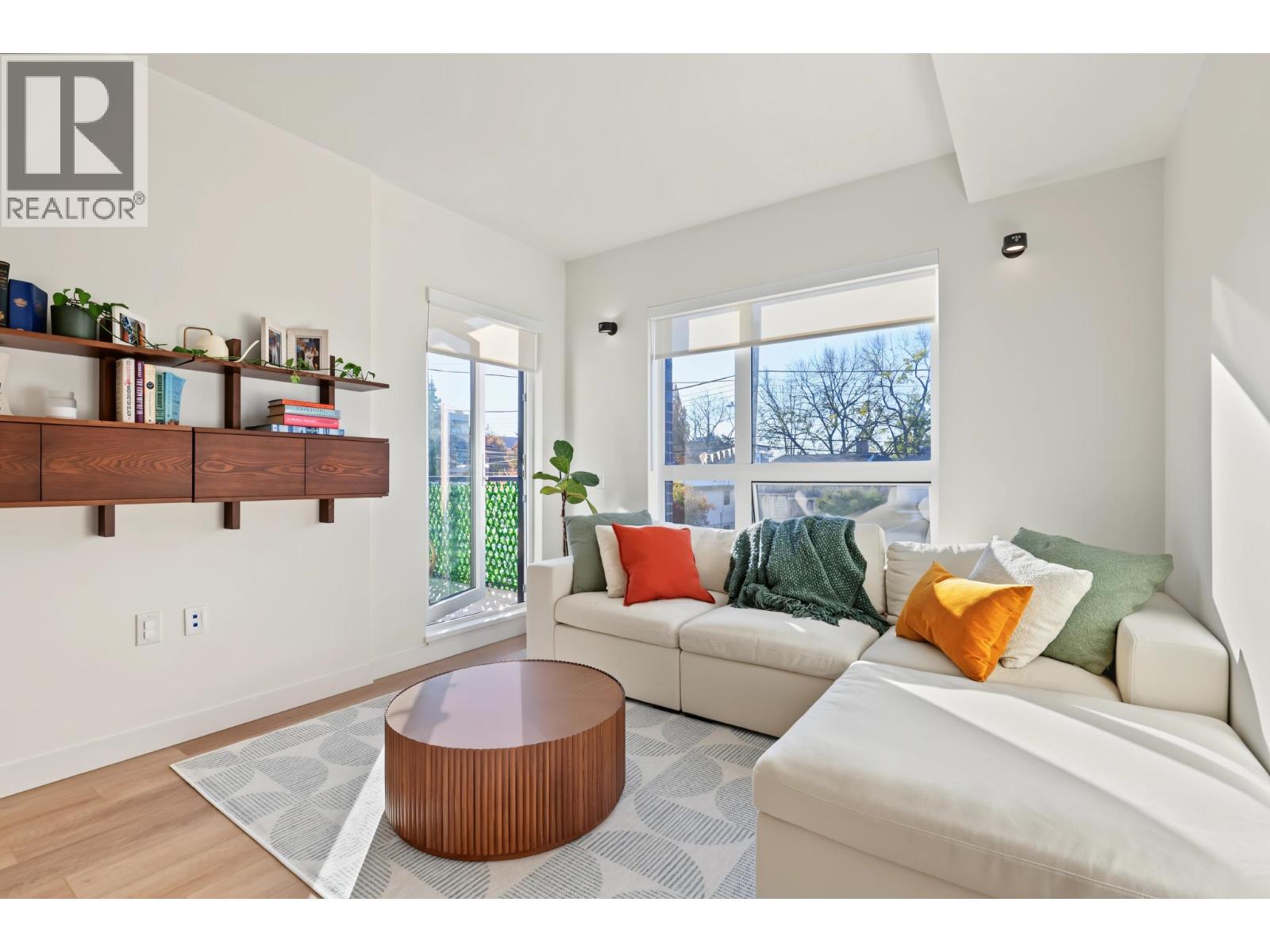 208 2268 E Broadway, Vancouver, British Columbia  V5N 0L2 - Photo 2 - R3178484