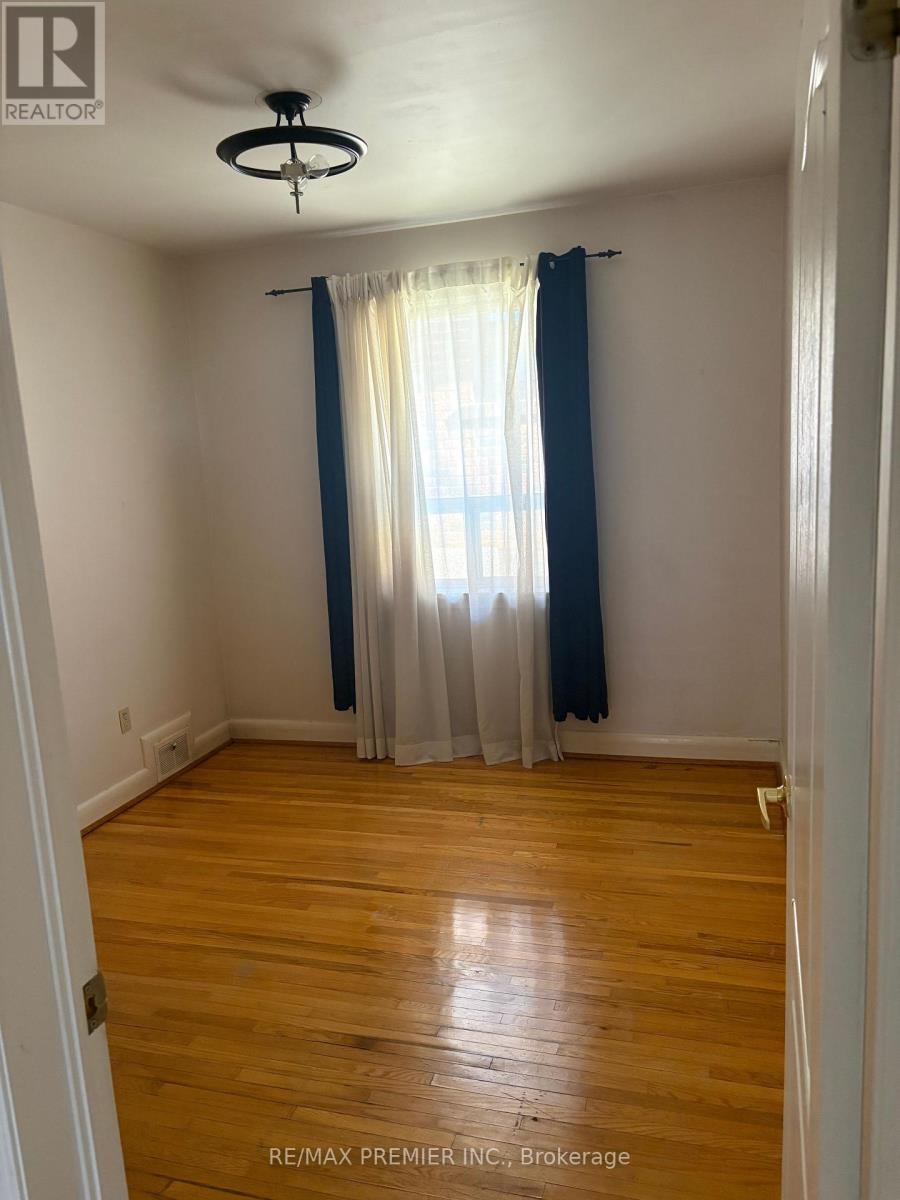 50 Deevale Road, Toronto, Ontario  M6M 1Z5 - Photo 10 - W14116836
