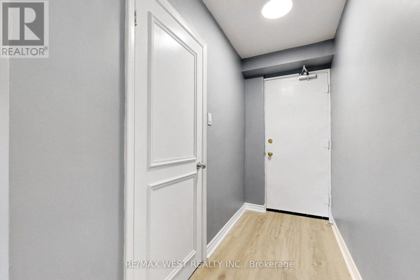 244 Overbrook Place, Toronto, Ontario  M3H 4R7 - Photo 5 - C14118006