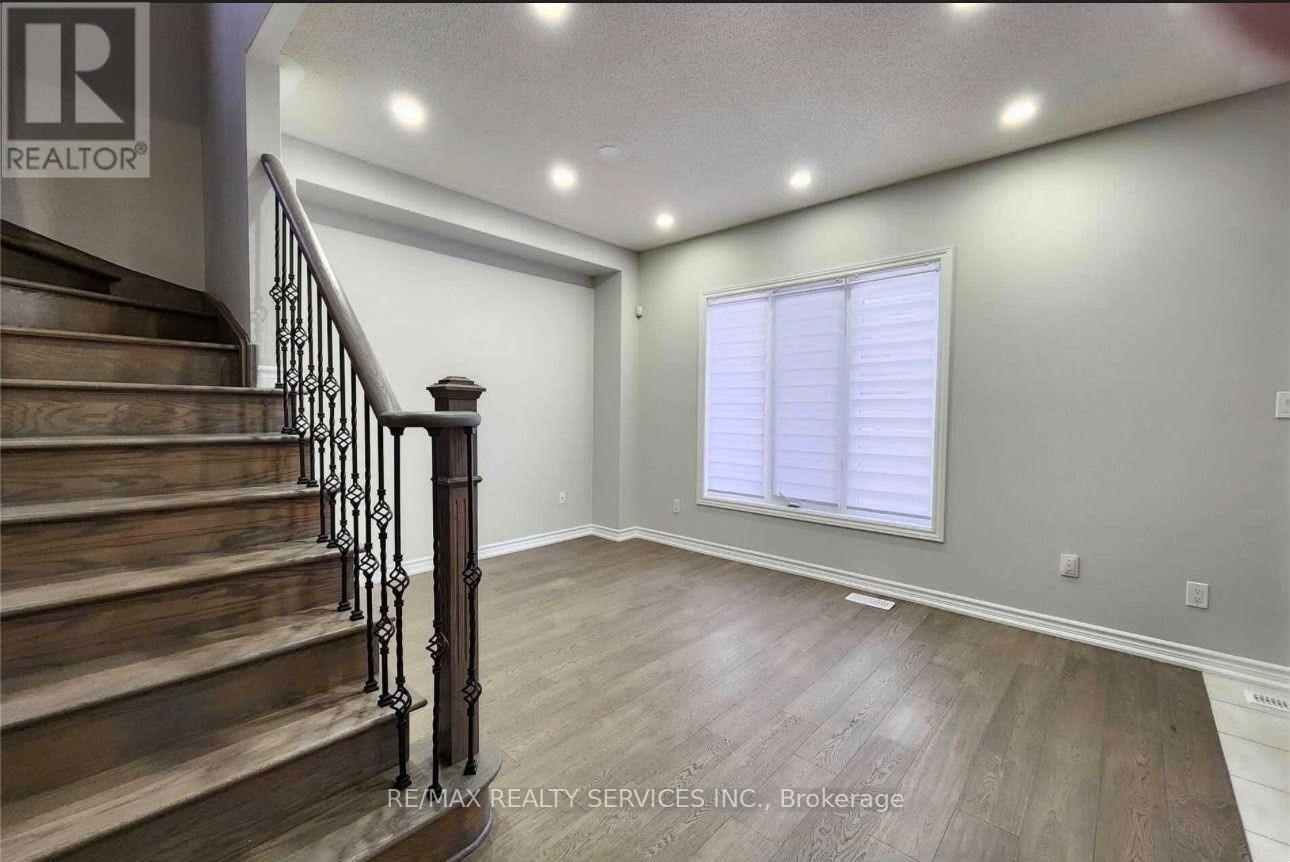 91 Daden Oaks Drive, Brampton, Ontario  L6P 3R9 - Photo 4 - W14117944