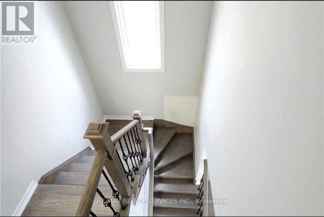 91 Daden Oaks Drive, Brampton, Ontario  L6P 3R9 - Photo 7 - W14117944