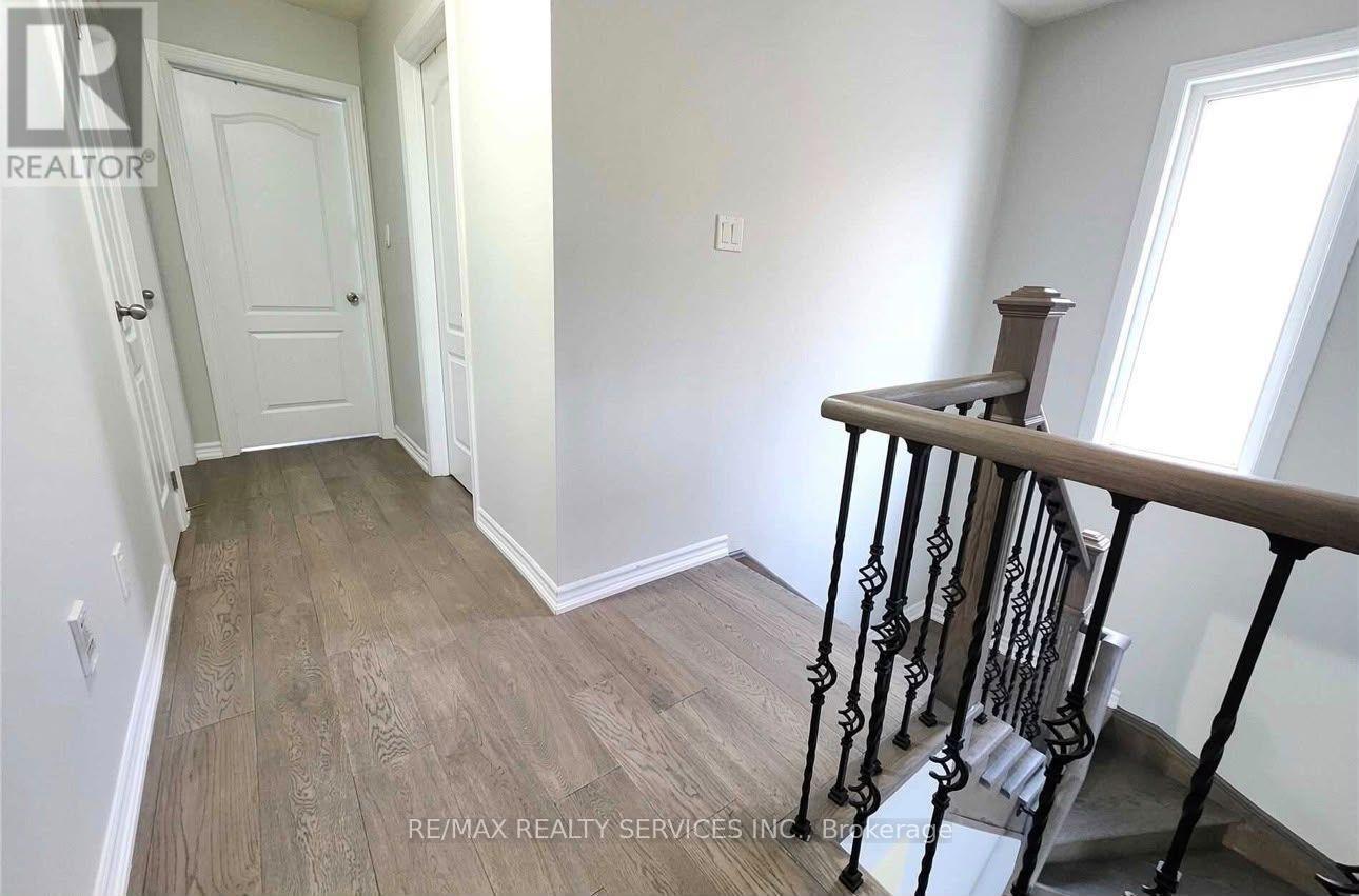 91 Daden Oaks Drive, Brampton, Ontario  L6P 3R9 - Photo 8 - W14117944