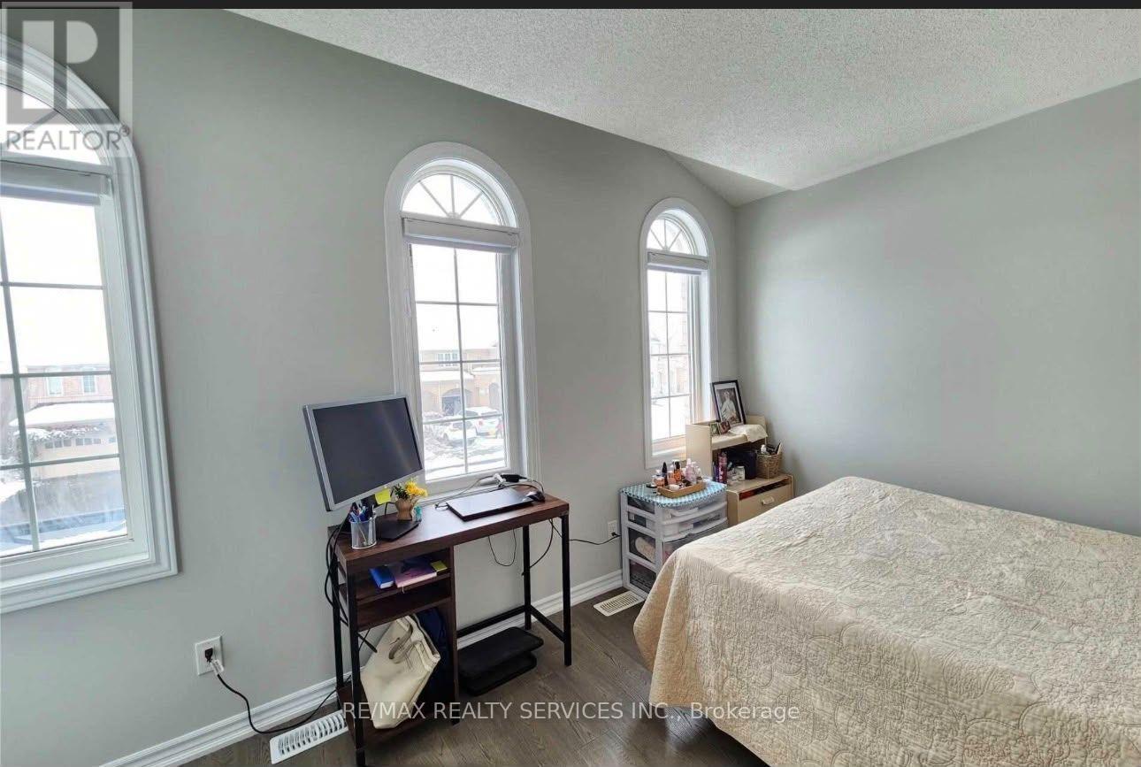 91 Daden Oaks Drive, Brampton, Ontario  L6P 3R9 - Photo 9 - W14117944
