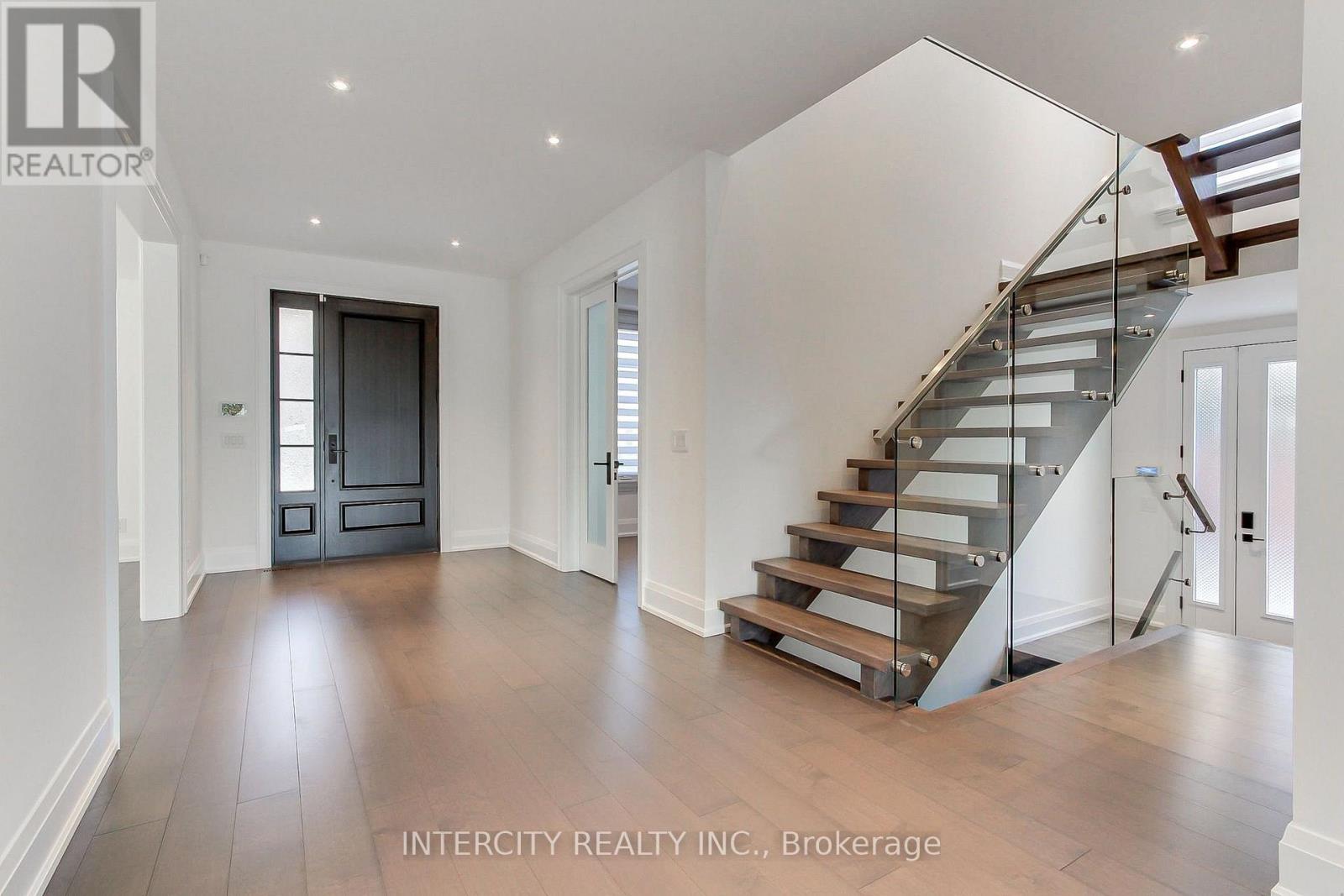 45 Nordale Crescent, Toronto, Ontario  M6M 2Z9 - Photo 4 - W14117956