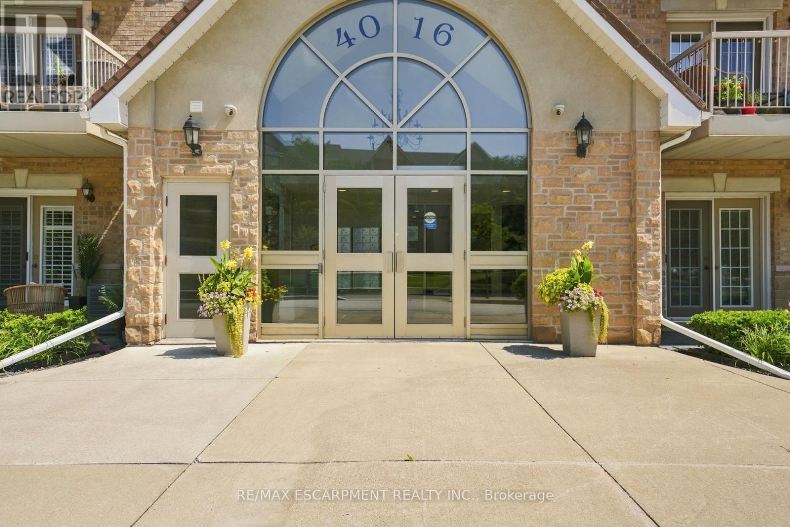 101 - 4016 Kilmer Drive, Burlington, Ontario  L7M 5A7 - Photo 5 - W14118018
