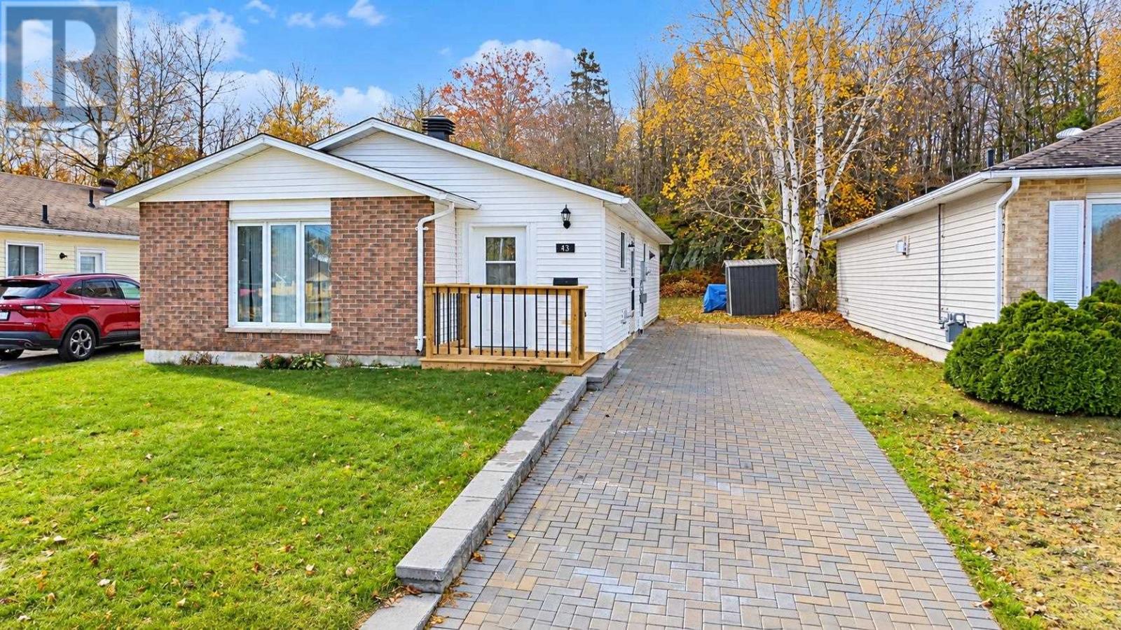 43 McLaren CRES, Elliot Lake, Ontario