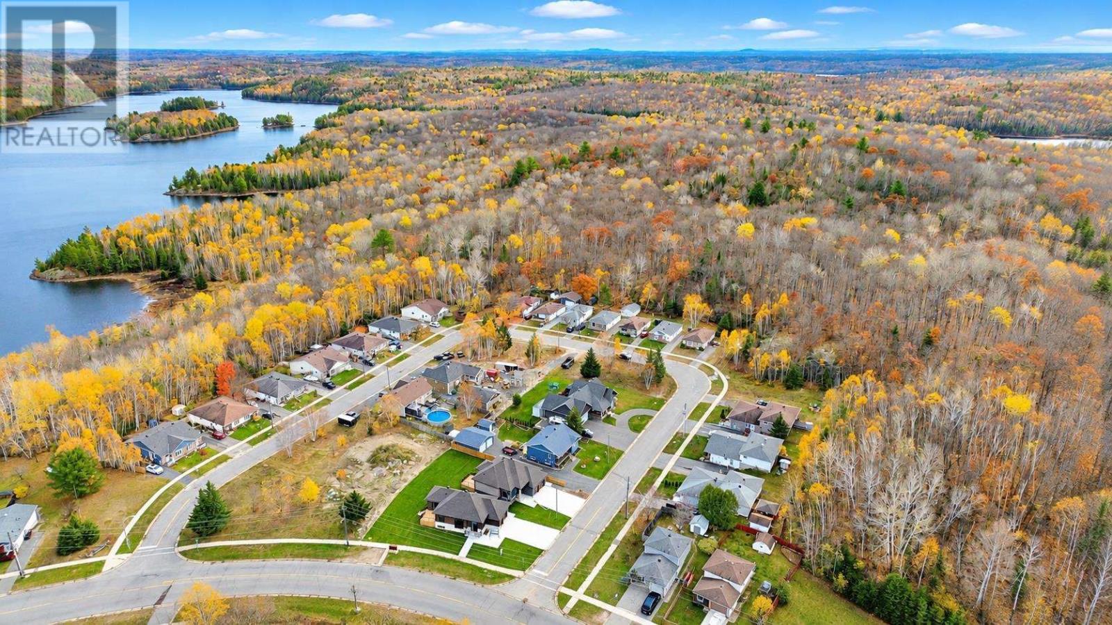 43 Mclaren Cres, Elliot Lake, Ontario  P5A 3M3 - Photo 3 - SM262986