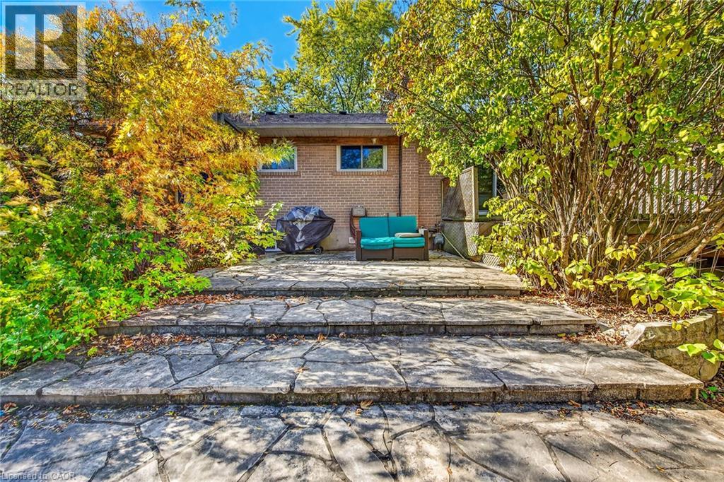 363 Duncombe Drive, Burlington, Ontario  L7L 4M2 - Photo 9 - 40873949