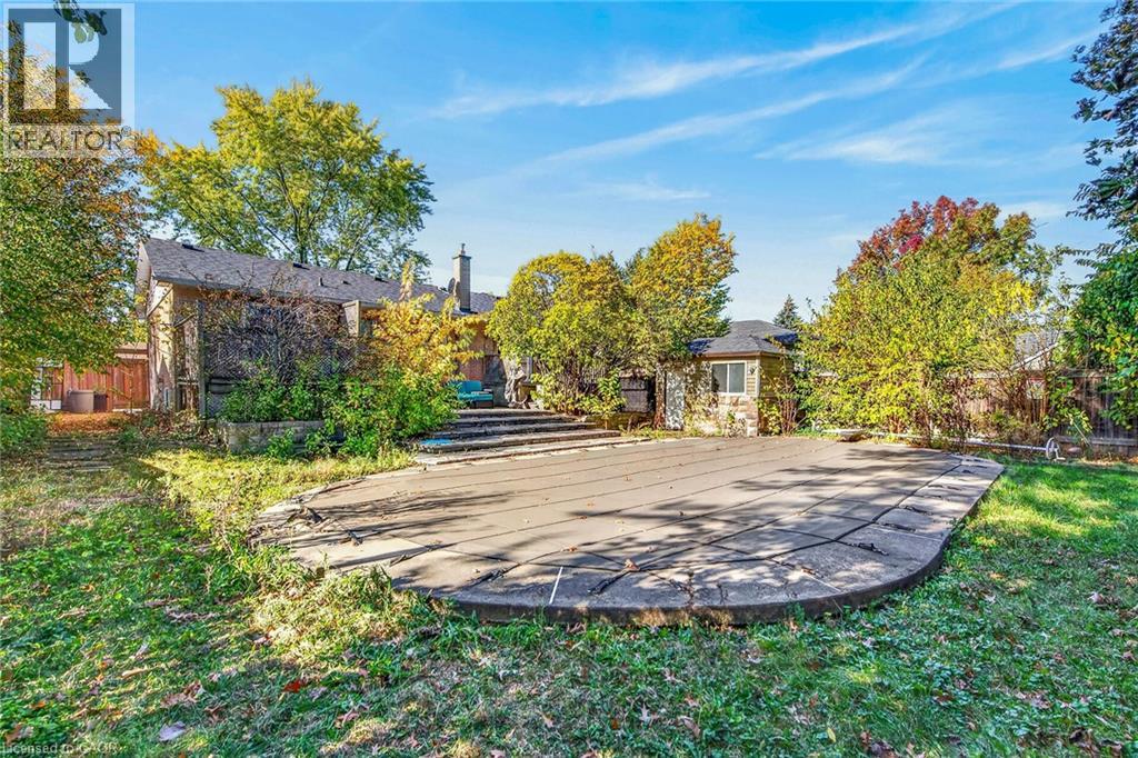 363 Duncombe Drive, Burlington, Ontario  L7L 4M2 - Photo 14 - 40873949