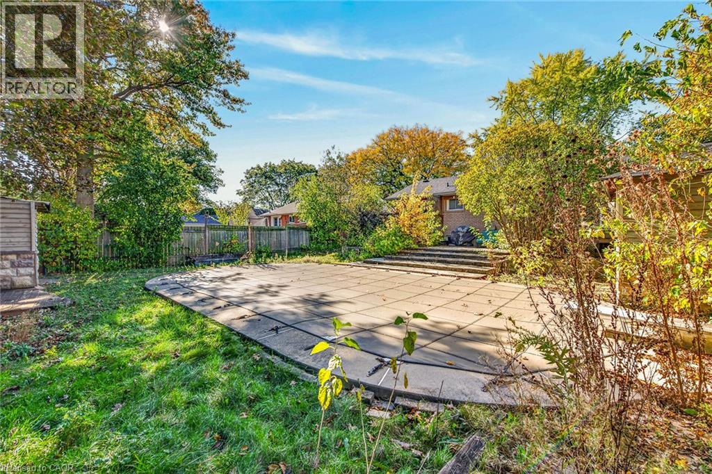 363 Duncombe Drive, Burlington, Ontario  L7L 4M2 - Photo 18 - 40873949
