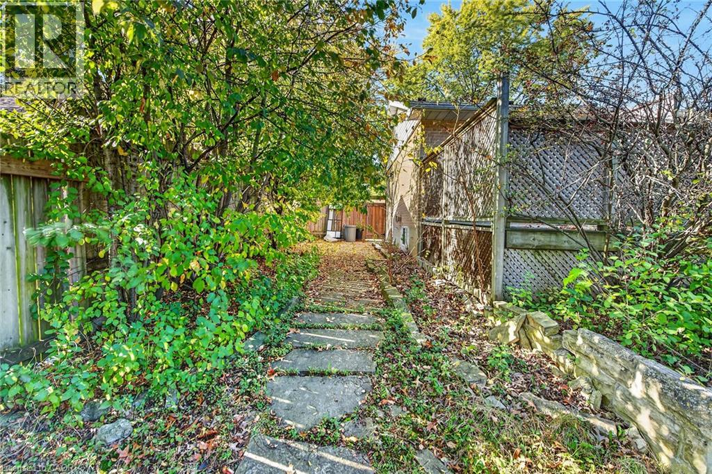 363 Duncombe Drive, Burlington, Ontario  L7L 4M2 - Photo 8 - 40873949