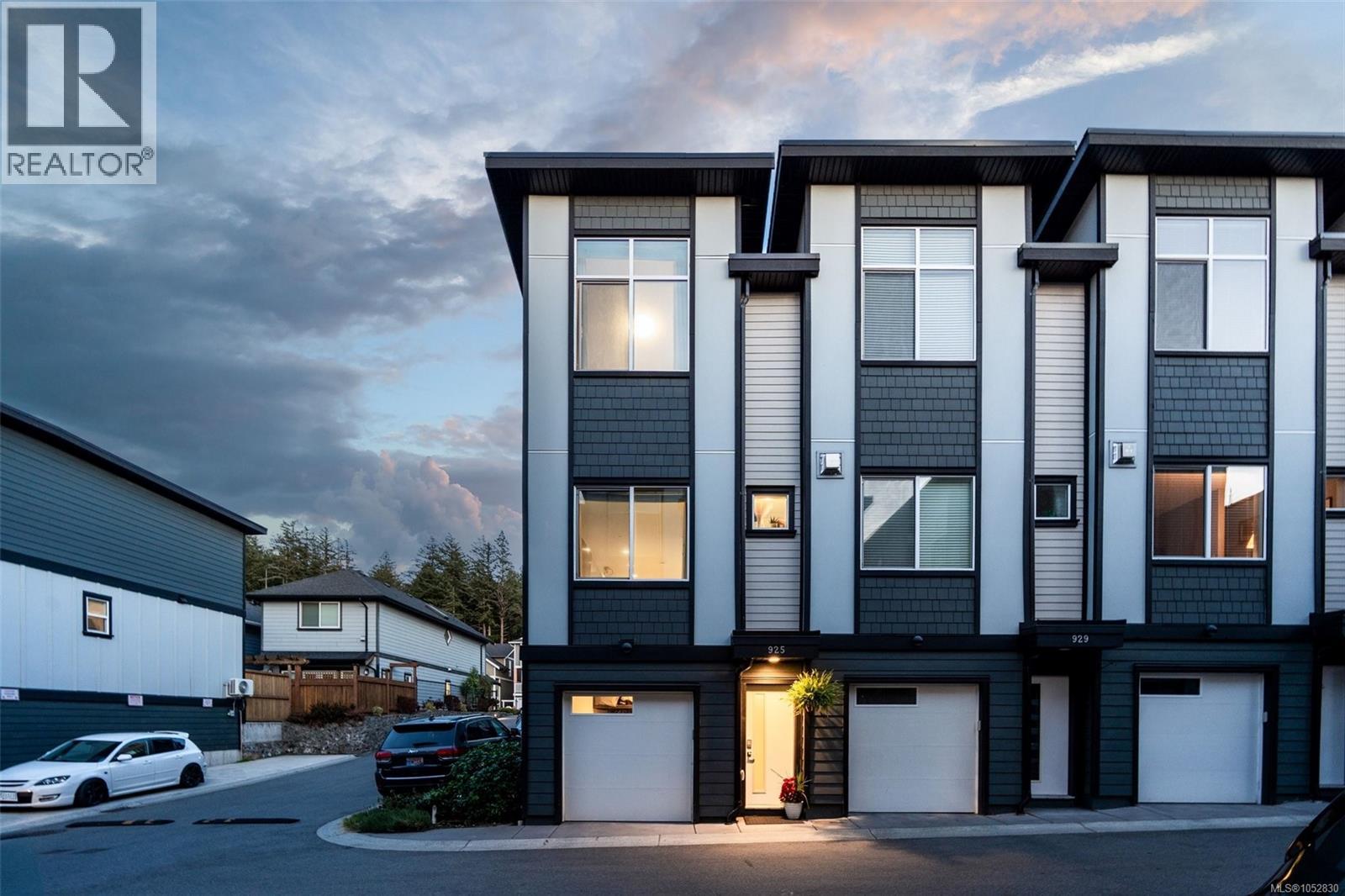 925 Turnstone Ridge