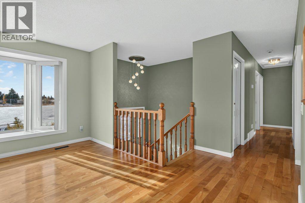 6024 Pinecrest Way NE, Calgary, Alberta  T1Y 1J9 - Photo 4 - A2353097