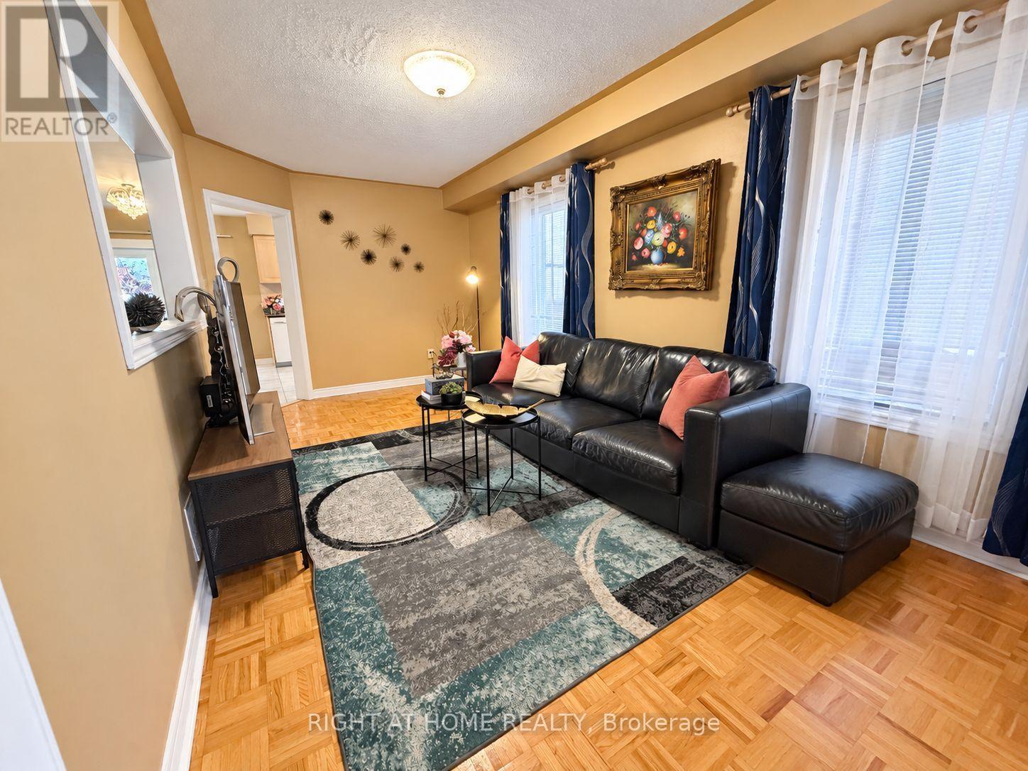 205 Deepsprings Crescent, Vaughan, Ontario  L6A 3L3 - Photo 3 - N14118252