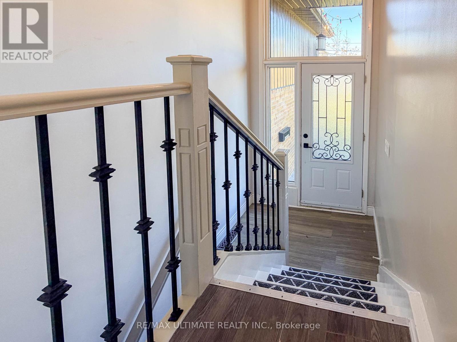 Main - 111 Combe Avenue, Toronto, Ontario M3H 4J8 - Photo 3 - C14109148