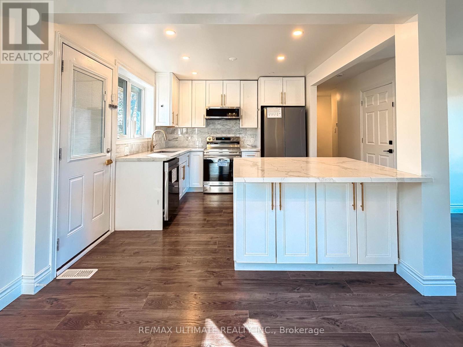 Main - 111 Combe Avenue, Toronto, Ontario M3H 4J8 - Photo 4 - C14109148