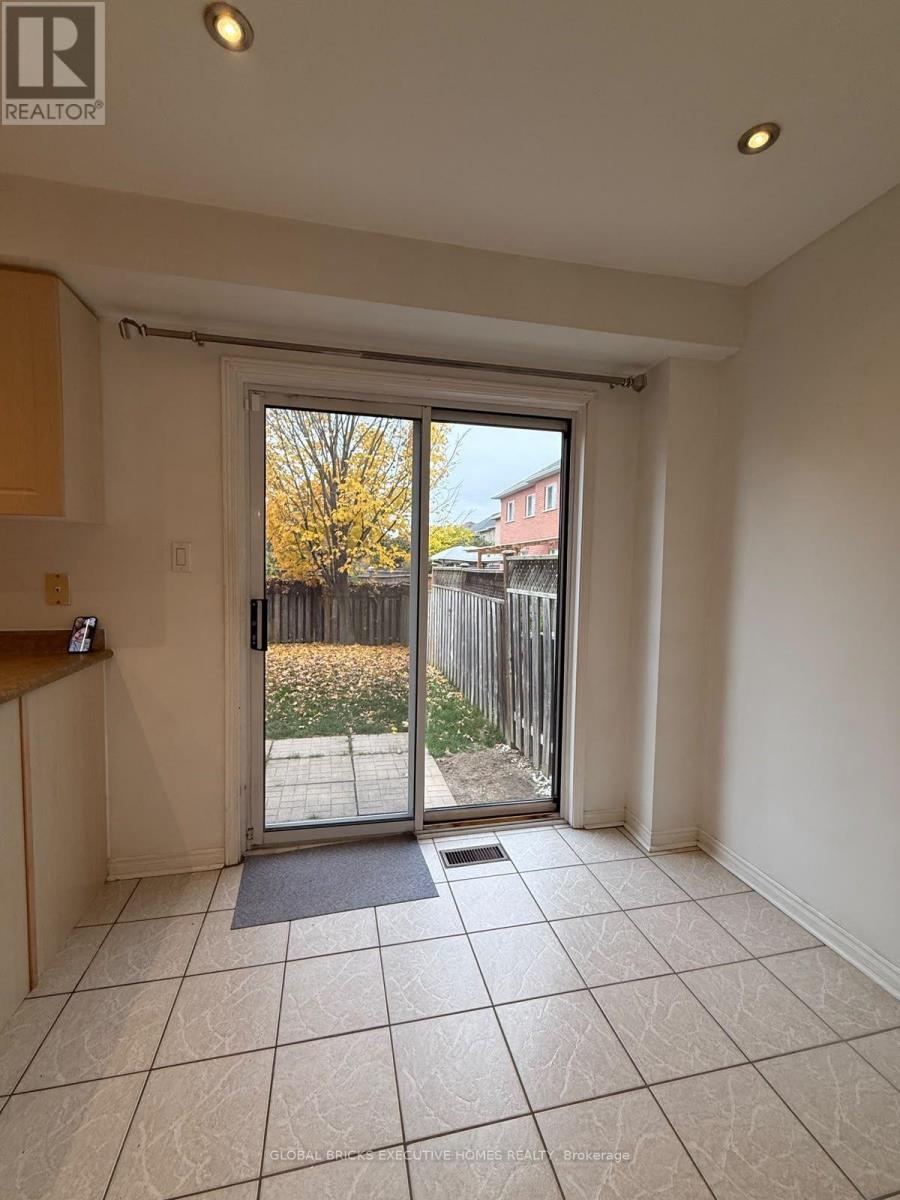 6256 Avonhurst Drive N, Mississauga, Ontario  L5N 7V2 - Photo 7 - W14111870