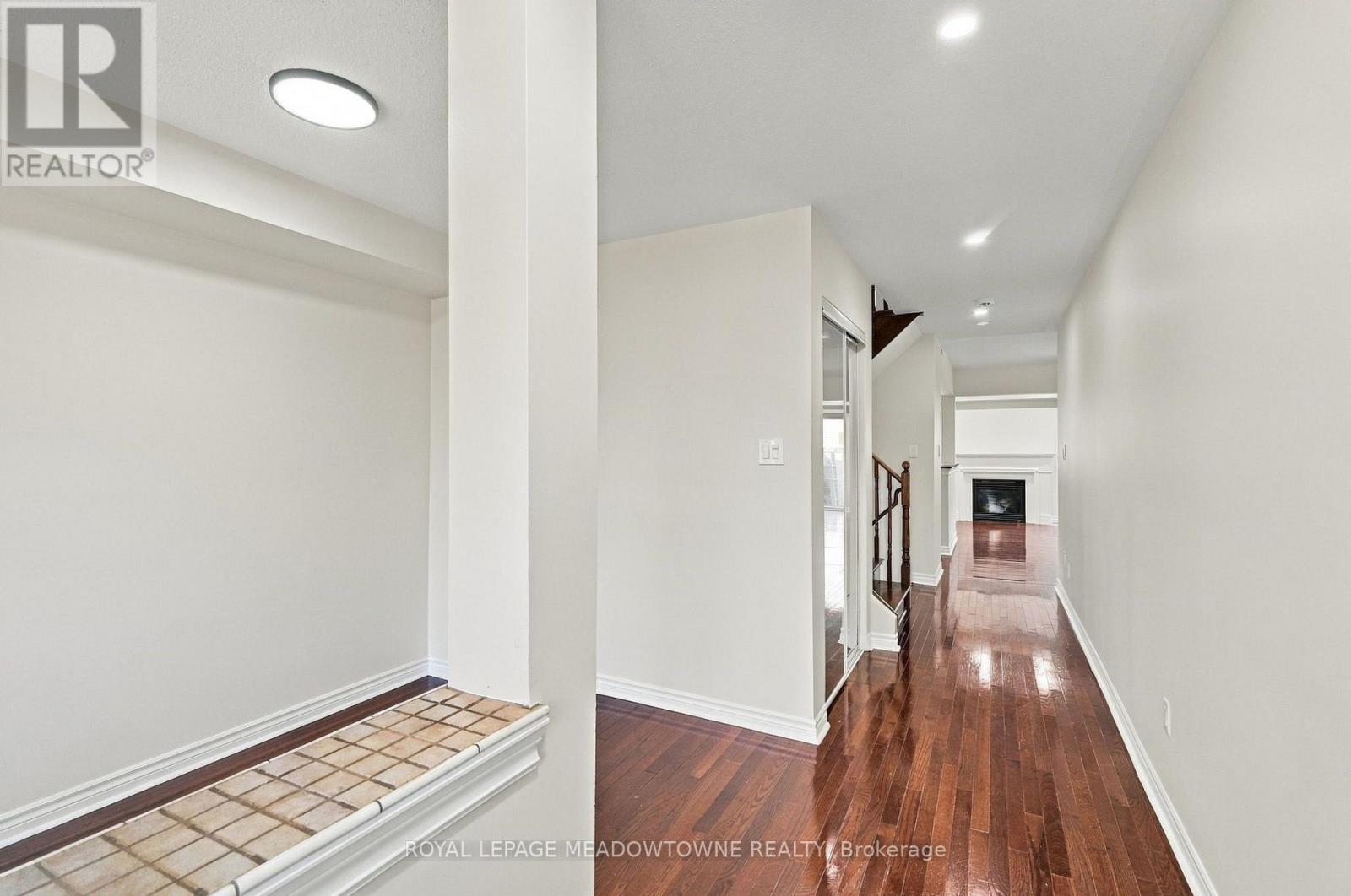 101 Livingston Road, Milton, Ontario  L9T 6J7 - Photo 4 - W14118074