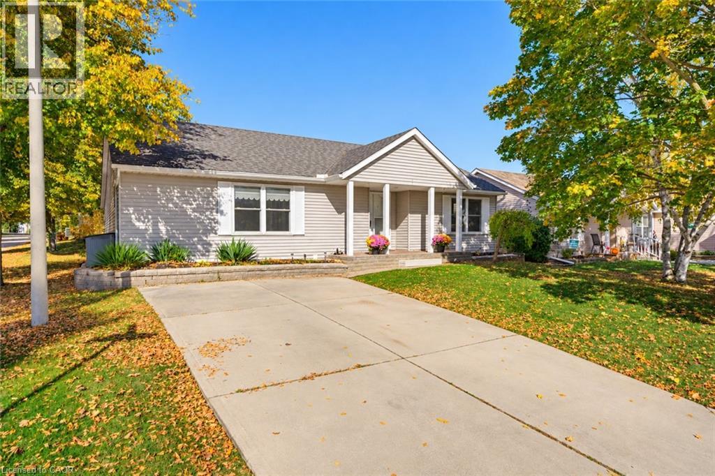 <div class="slider-price">$449,900</div><p>1 Homestead Place, New Hamburg, Ontario</p>