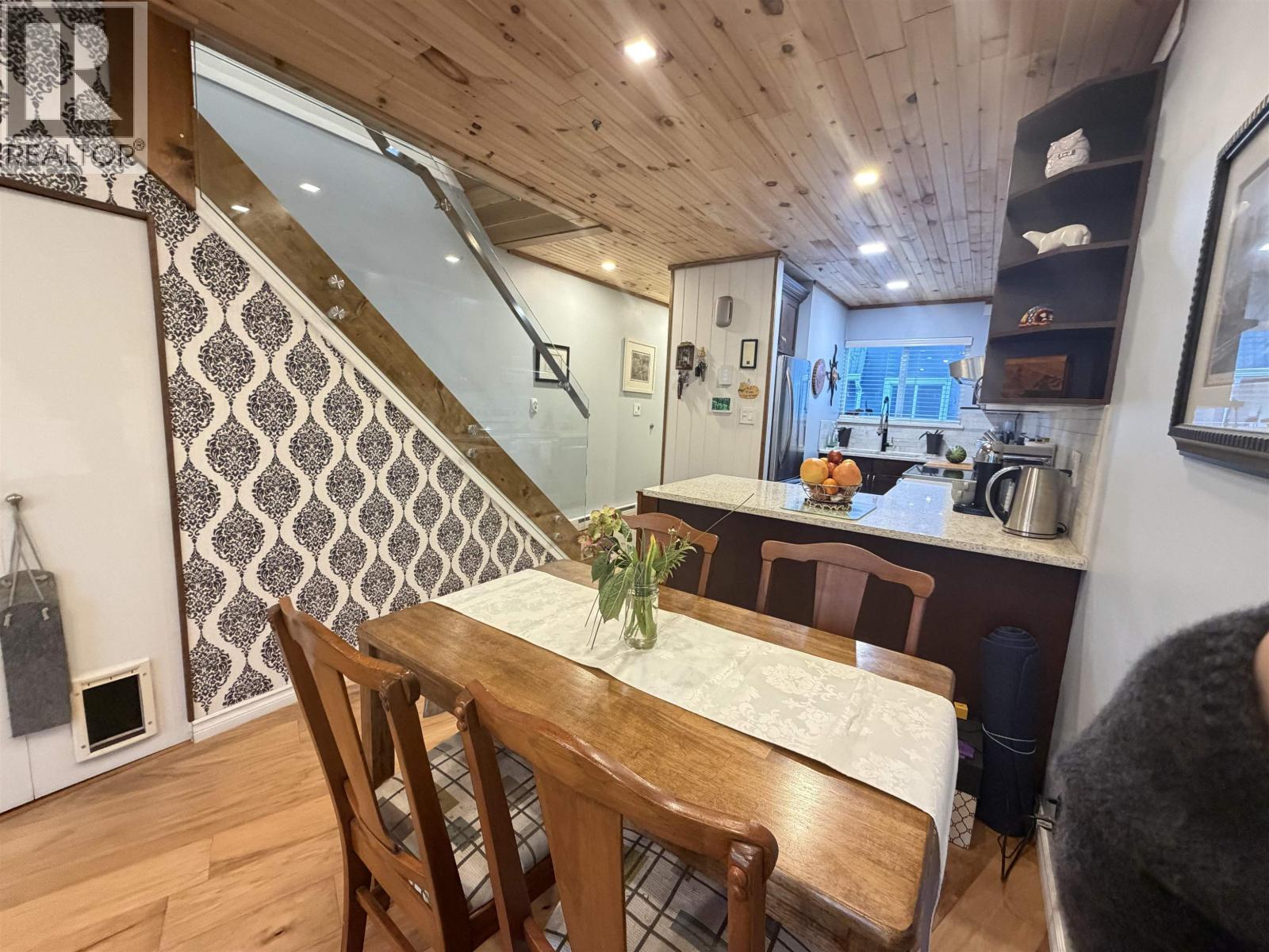C 733 W 16TH AVENUE