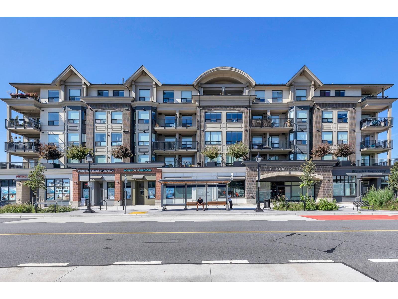 216-217 2493 MONTROSE AVENUE