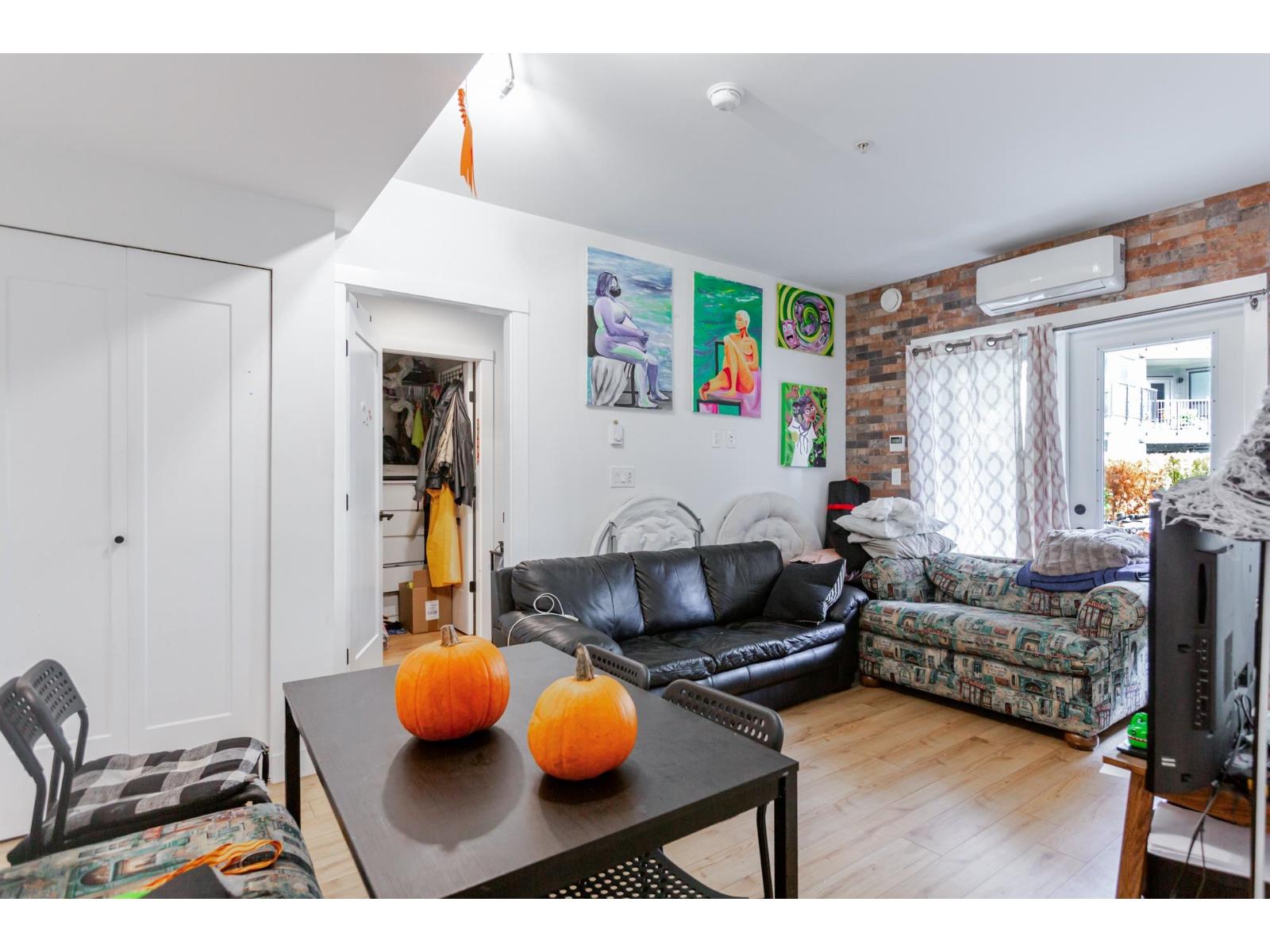 216-217 2493 MONTROSE AVENUE