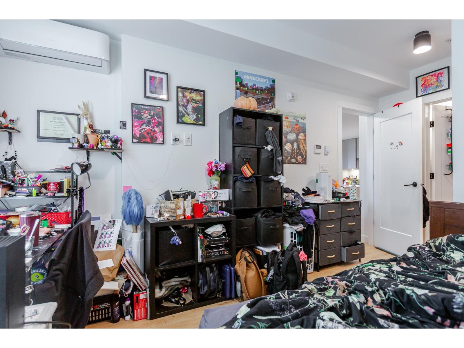 216-217 2493 MONTROSE AVENUE