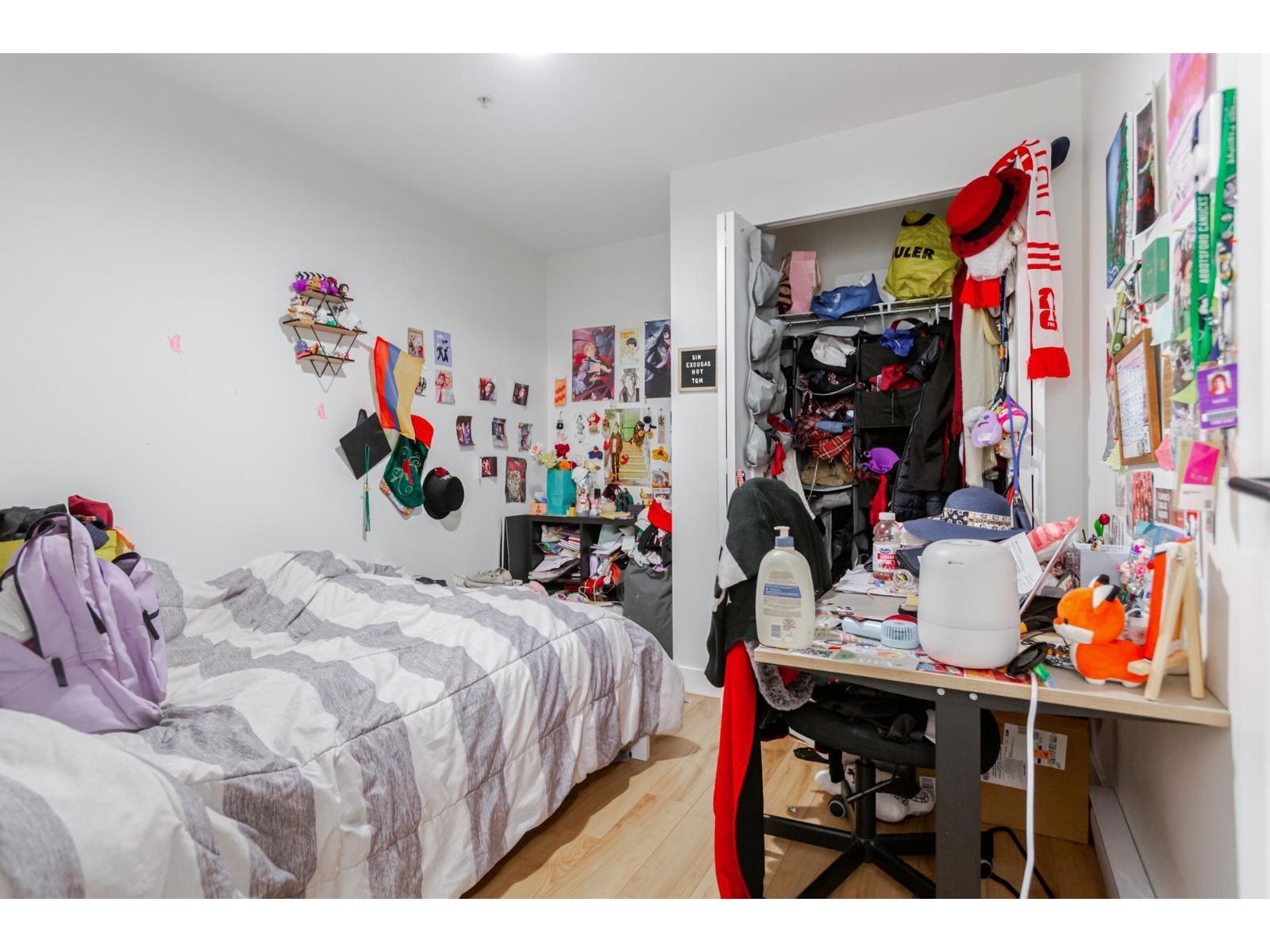 216-217 2493 MONTROSE AVENUE