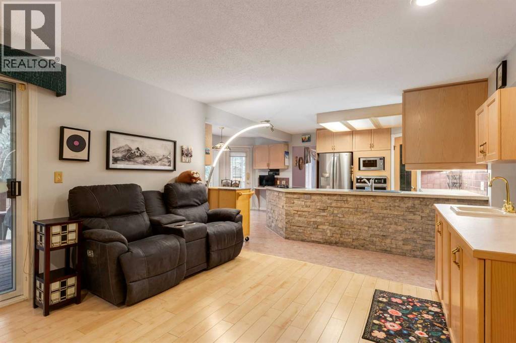 660 Coach Grove Road SW, Calgary, Alberta  T3H 1C6 - Photo 18 - A2353768